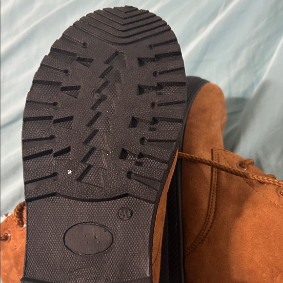 Warm Tan Women's Winter Boots size 40 inside which is size 9. Warm fur inside. - Picture 7 of 11